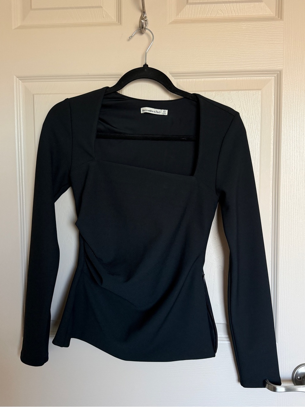 Abercrombie & Fitch Black Long-Sleeve Asymmetric Square Neck Top